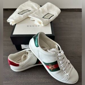 Authentic Gucci Bee Sneaker